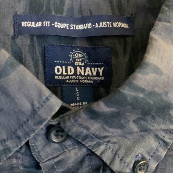 Button down - Picture 3 of 3